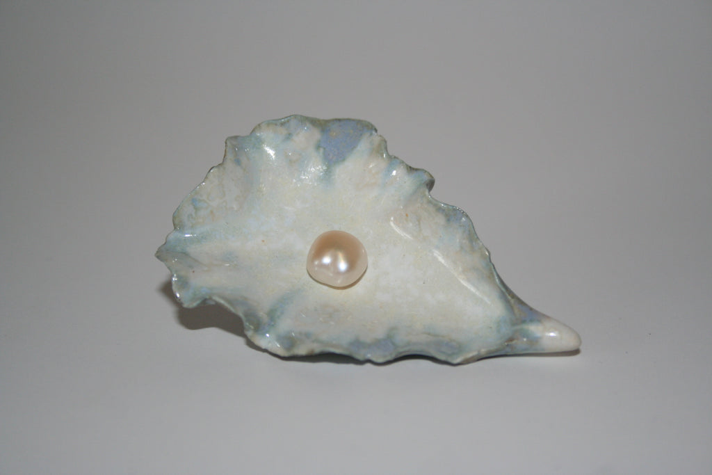 Oyster Brooch - Pearl Clip