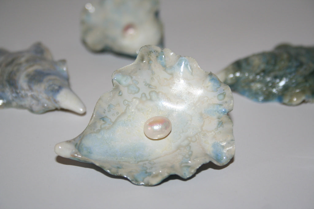 Oyster Brooch - Pearl Clip
