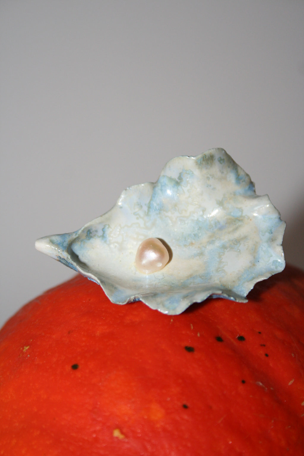 Oyster Brooch - Pearl Clip