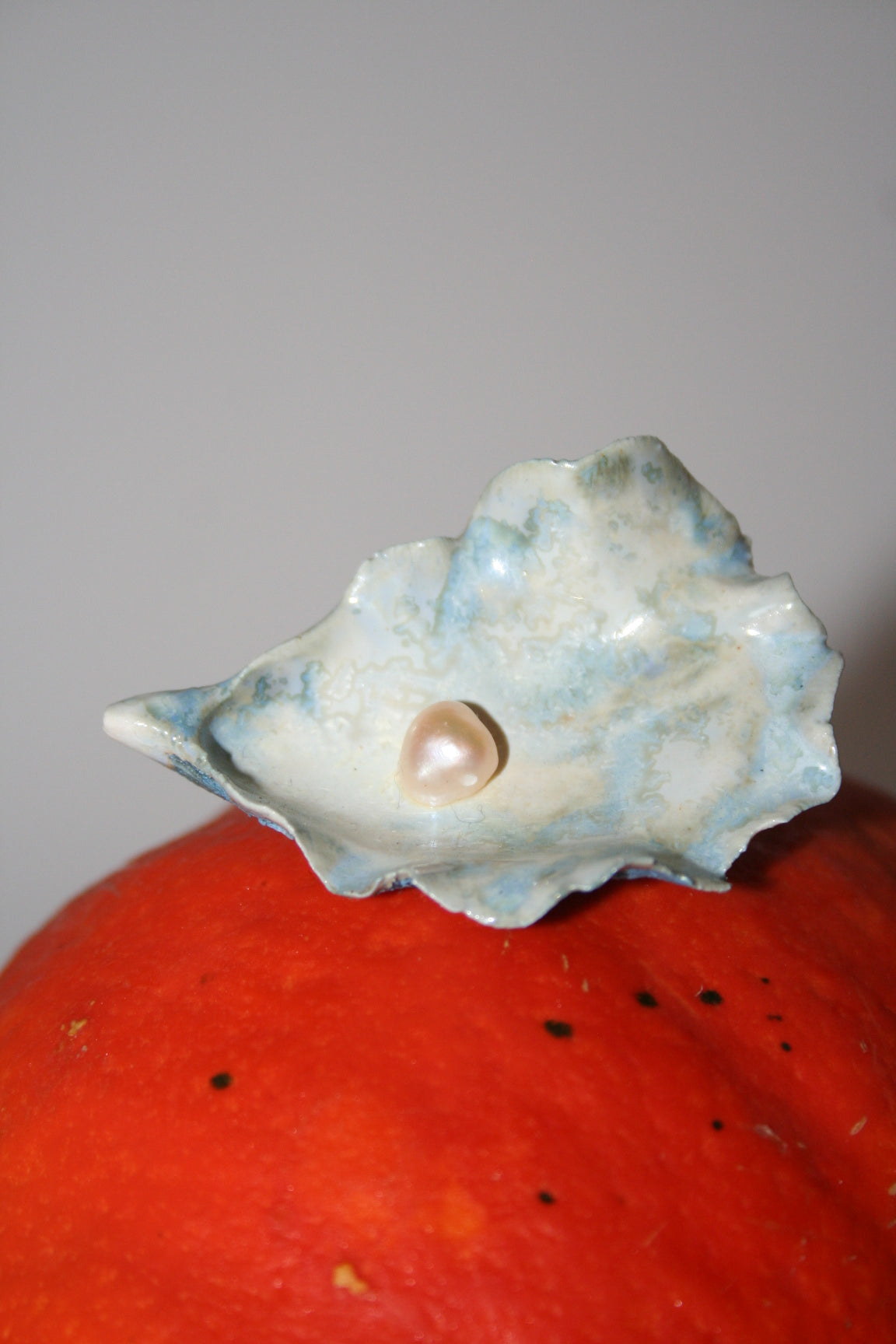 Oyster Brooch - Pearl Clip